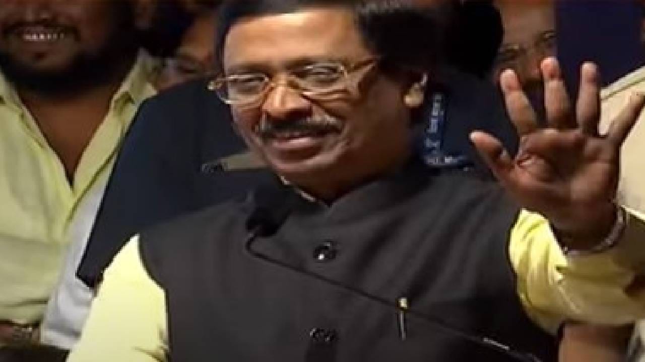 खासदार विनायक राऊतांविरोधात गुन्हा दाखल, शिंदे गटाचे कार्यकर्ते सरसावले, आणखी कुणाविरोधात गुन्हा खासदार विनायक राऊतांविरोधात गुन्हा दाखल, शिंदे गटाचे कार्यकर्ते सरसावले, आणखी कुणाविरोधात गुन्हा