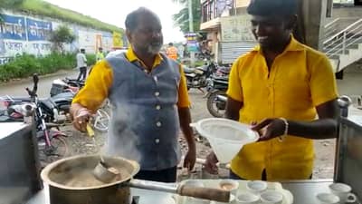 लोकसभेसाठी महादेव जानकर यांच्या नावाची चर्चा असतानाच ते चहाच्या स्टॉलवर...
