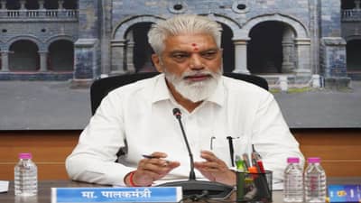 नव्या पालकमंत्र्याच्या नावानं ‘पीएं’चा सुळसुळाट, कुठं आणि काय घडलं...