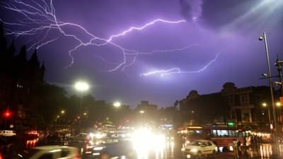 धडकी भरवणारा ढगांचा गडगडाट! परतीच्या पावसाबाबत समोर आली महत्त्वाची अपडेट