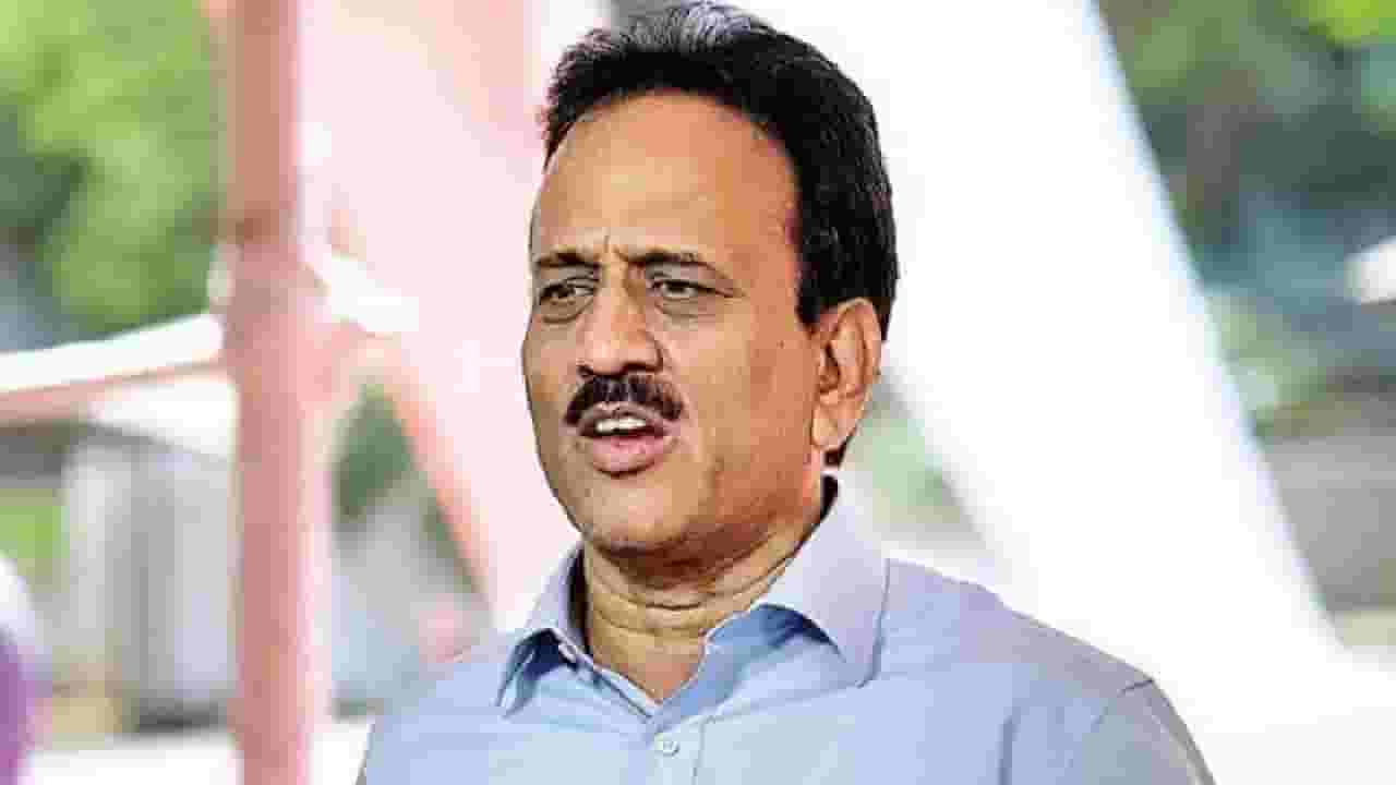 मंत्री गिरीश महाजन यांच्या राजीनाम्याची मागणी, कुणी केली? पाहा...