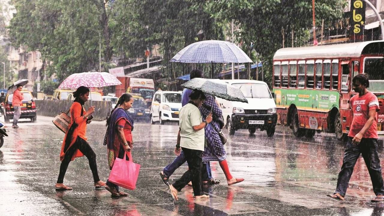 Mumbai Weather Forecast: मुंबईत 'या' दोन तारखेला मुसळधार पावसाची शक्यता Mumbai Weather Forecast: मुंबईत 'या' दोन तारखेला मुसळधार पावसाची शक्यता