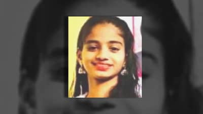 दुपारची वेळ, सिद्धी घरात झोपली! काहीतरी चावल्यासारखं झालं म्हणून उठली, पाहते तर काय?