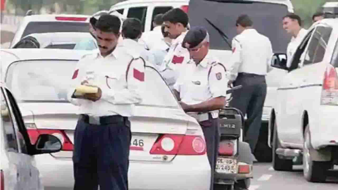 Traffic Rules : ट्रॅफिक पोलिस गाडीची थेट चाबीच काढून घेताय?  नियम काय सांगतो..