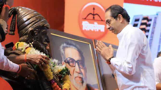 नोटांवर बाळासाहेबांचा ठाकरेंचा फोटो असावा, ठाकरे गटातील नेत्याची मागणी, कारणही सांगितलं...