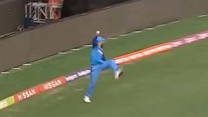 IND vs AUS: एकदा Virat Kohli चा सुपरमॅन अवतार बघा, हवेत झेप घेऊन पकडली ढासू कॅच