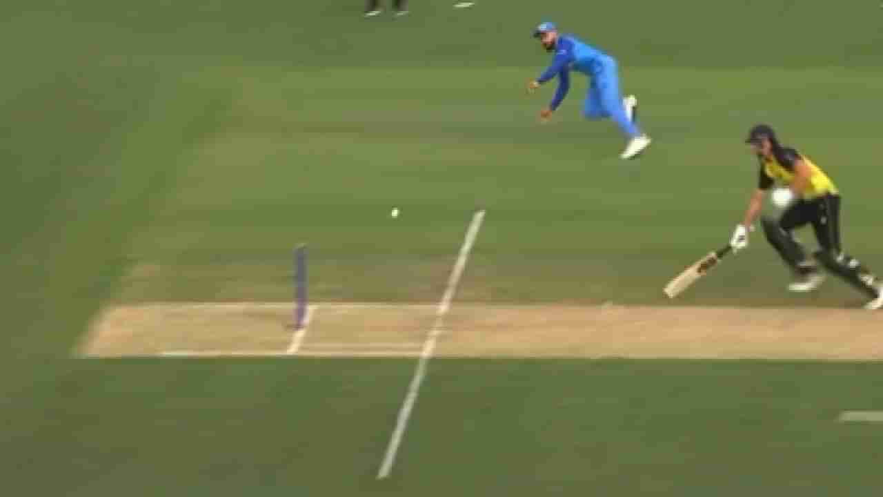 IND vs AUS: कसली कडक फिल्डिंग, Virat Kohli च्या डायरेक्ट थ्रो वर रनआऊट, पहा VIDEO