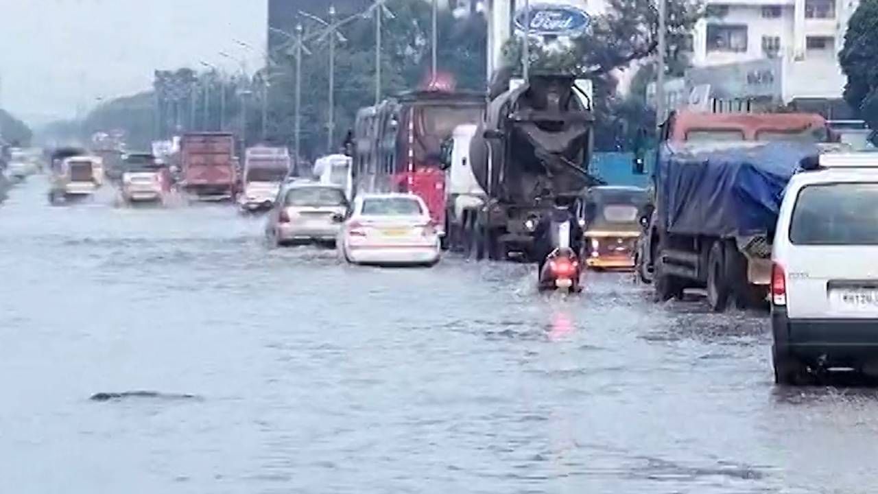 Video : मध्यरात्री झालेल्या पावसाने पुण्याला झोडपलं! कोणकोणत्या भागाला सर्वाधिक फटका?