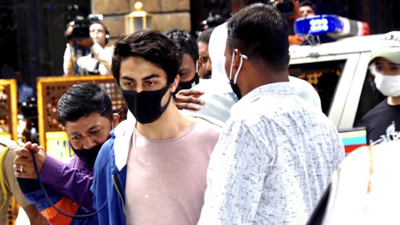 Aryan Khan Case: आर्यन खान प्रकरणाच्या तपासात आढळल्या अनेक त्रुटी, अधिकाऱ्यांवर होणार कारवाई Aryan Khan Case: आर्यन खान प्रकरणाच्या तपासात आढळल्या अनेक त्रुटी, अधिकाऱ्यांवर होणार कारवाई