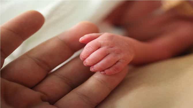 OMG! पायांवर सुज आली म्हणून डॉक्टरकडे गेली आणि 48 तासात डिलीव्हरी झाली; बाळाला पाहून धक्का बसला