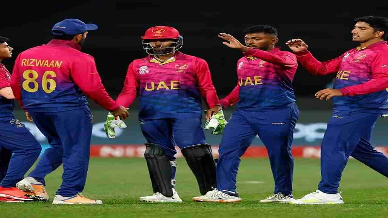 T20 World Cup 2022 : विश्वचषक स्पर्धेत झाली पहिली हॅट्ट्रिक, गोलंदाजाचं कौतुक, व्हिडीओ व्हायरल