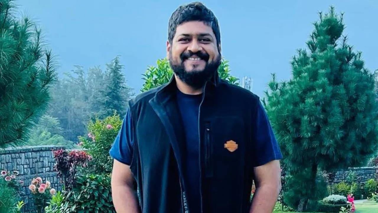 Om Raut | आदिपुरुष चित्रपटाचे दिग्दर्शक ओम राऊत यांना मिळाले करोडोंचे ...