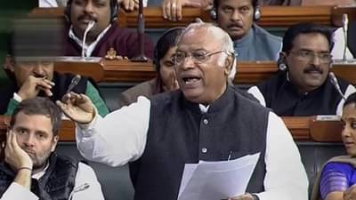 Assets : लाखांच्या पुढे मोजा आकडे.. एवढी आहे काँग्रेसच्या अध्यक्षांची कमाई..