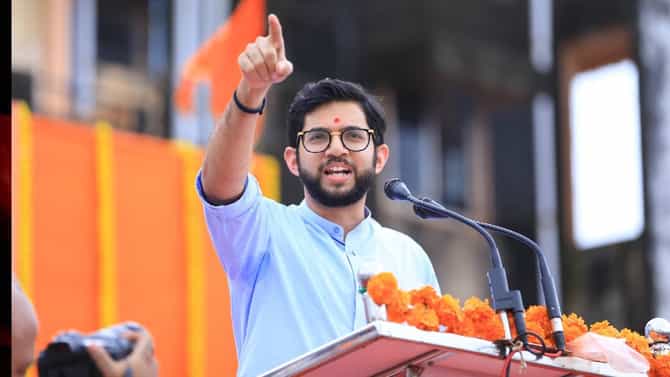 ठाकरे कुटुंबीयांच्या संपत्तीविषयी कोर्टात याचिका; आदित्य ठाकरे यांना विचारताच म्हणाले...