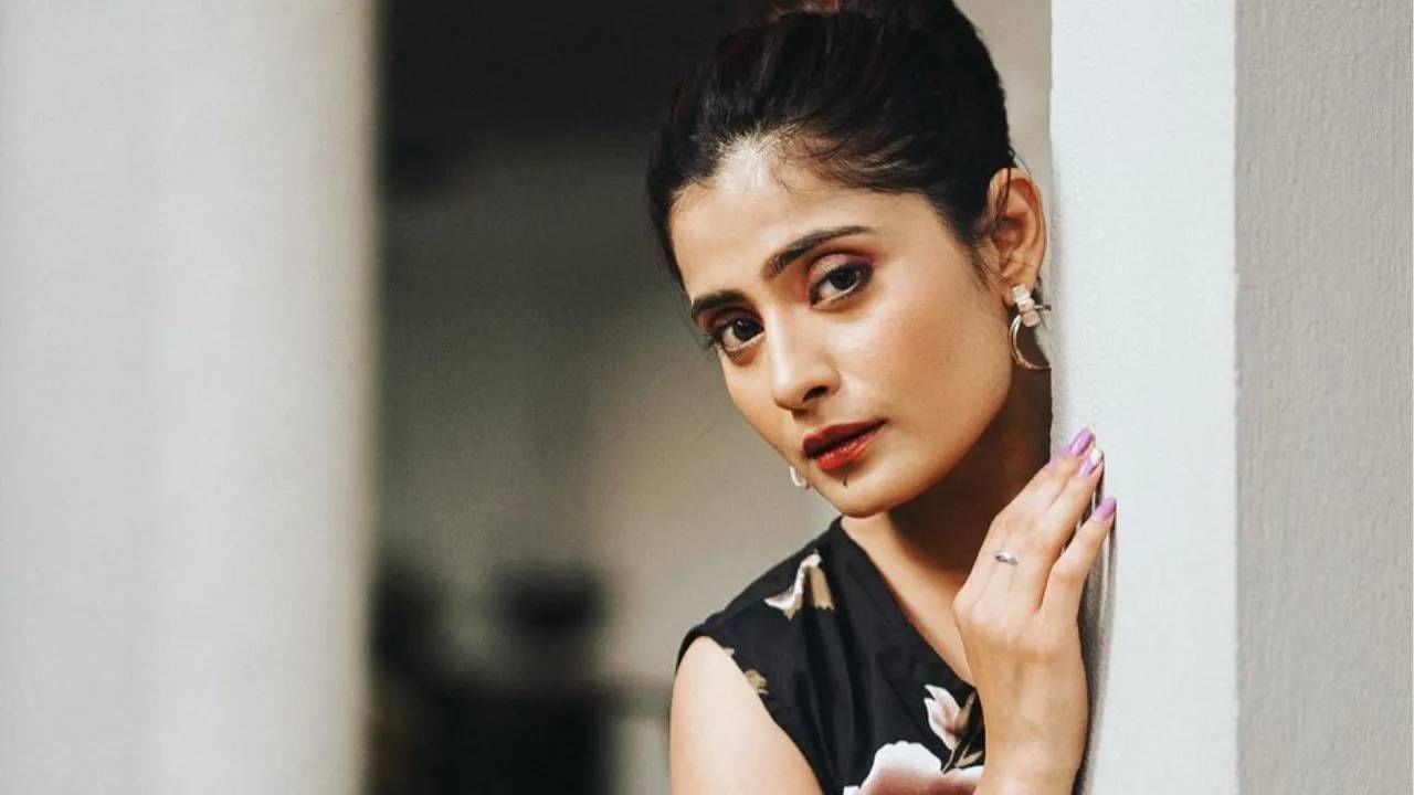 वैशाली ठक्कर हिच्या आत्महत्येनंतर बॉलिवूडचा बडा अभिनेता भडकला; इंडस्ट्रीला केला कळीचा सवाल वैशाली ठक्कर हिच्या आत्महत्येनंतर बॉलिवूडचा बडा अभिनेता भडकला; इंडस्ट्रीला केला कळीचा सवाल