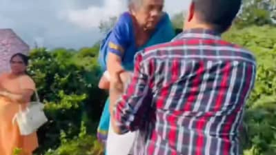 मुलं देवा घरची फुलं |आईचं स्वप्नपूर्ण करण्यासाठी 2 मुलांनी खांद्यावरुन तिला डोंगरावर नेलं, पण आईची ती इच्छा पूर्ण केली