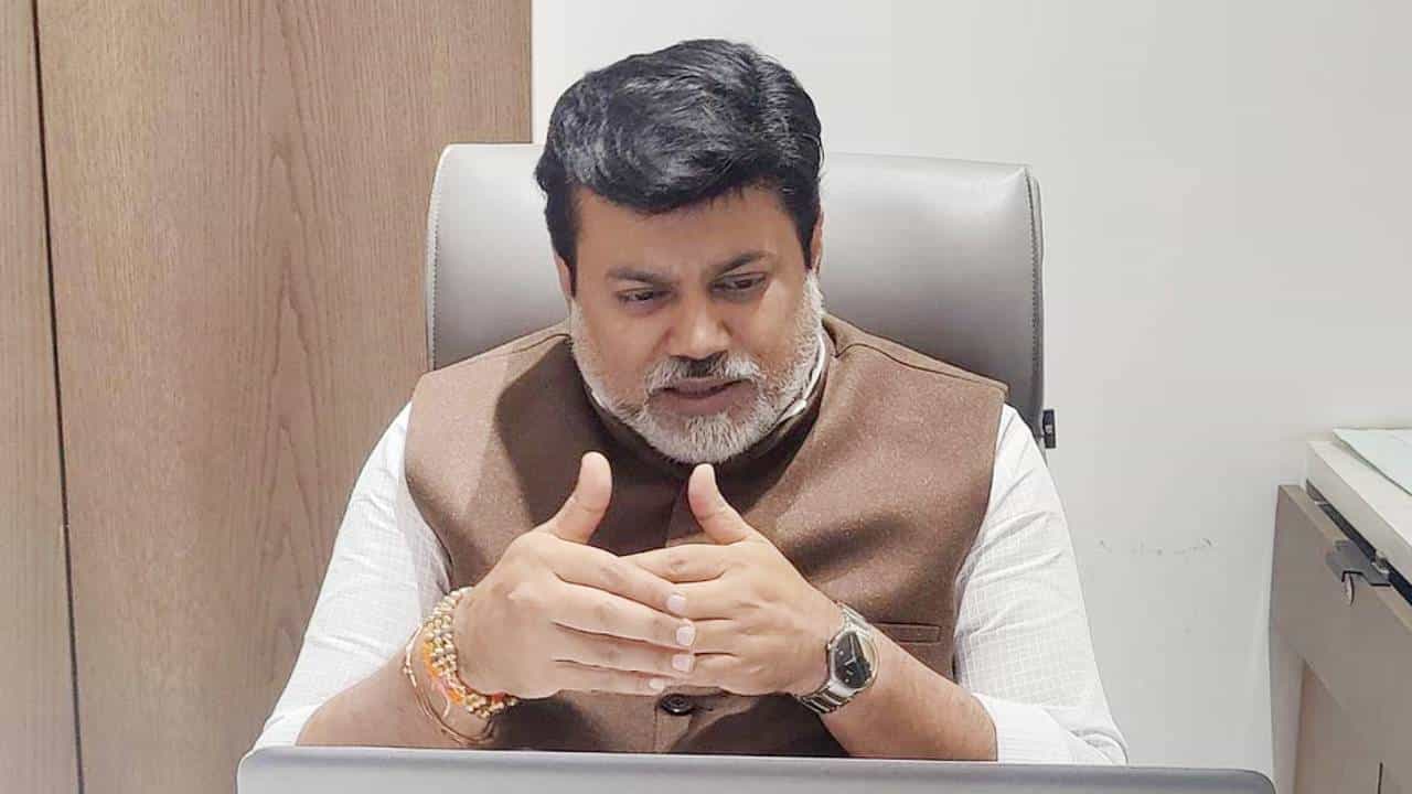 उदय सामंत यांचा आधी उद्धव ठाकरे यांच्यावर हल्ला, नंतर सारवा सारव; नेमकी टीका काय?
