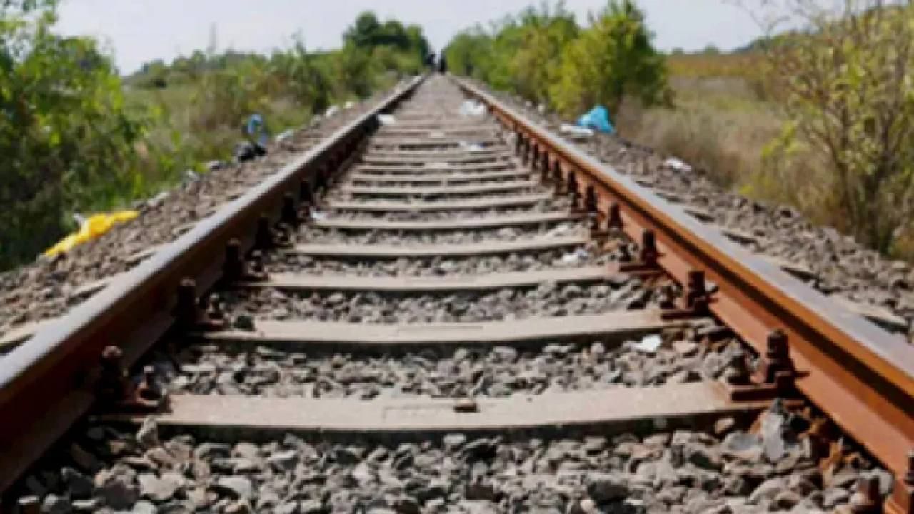 Padmavati Express: रेल्वे रुळावर रील बनवताय का ? मग तिघांबाबत काय घडलंय वाचा