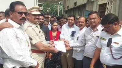 आयुक्तांच्या अंगावर गटारीचं पाणी फेकलं,मनपाच्या कर्मचाऱ्यांनी केले लेखणीबंद आंदोलन