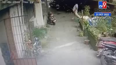 शिक्षकेच्या घरात चोरी, घटना सीसीटव्हीमध्ये कैद