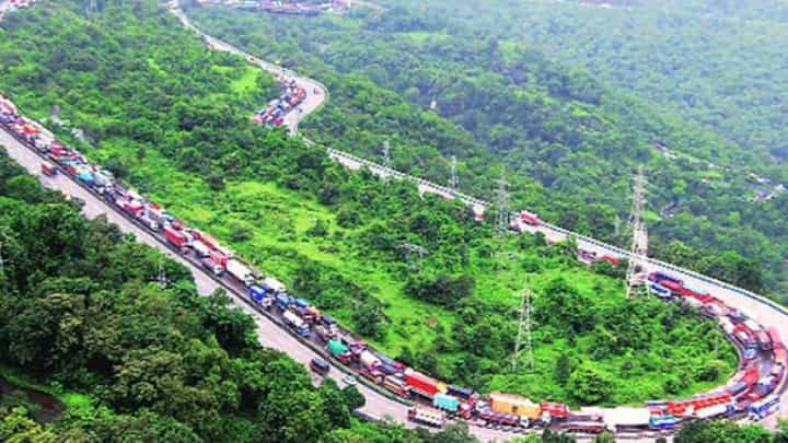 दिवाळीसाठी गावी जाताय? मुंबई-पुणे-एक्सप्रेस-वेवर वाहतूक कोंडीचा सामना करावा लागू शकतो... दिवाळीसाठी गावी जाताय? मुंबई-पुणे-एक्सप्रेस-वेवर वाहतूक कोंडीचा सामना करावा लागू शकतो...