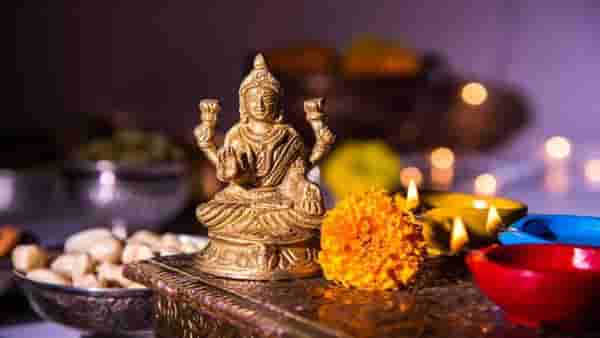 Diwali 2022: लक्ष्मी पूजनासाठी लक्ष्मीची मूर्ती घरी आणत आहात? या चुका अवश्य टाळा