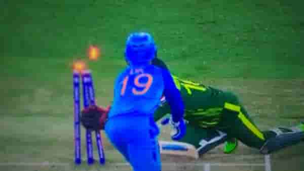 IND vs PAK: दिनेश कार्तिकच्या विकेटमध्ये पाकिस्तानी विकेटकीपरने चीटिंग केली का?