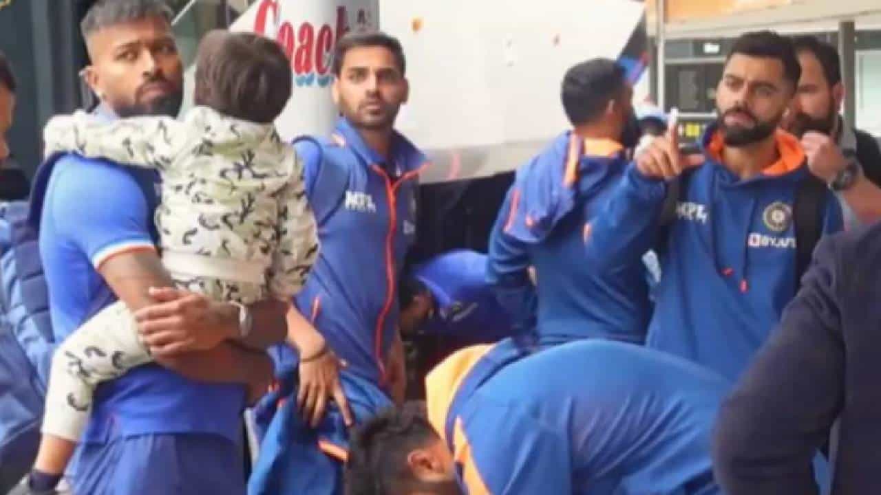 Rohit Sharma च्या एका मेसेजनंतर टीम इंडियाची दिवाळी पार्टी रद्द, सिडनीमध्ये काय घडलं?