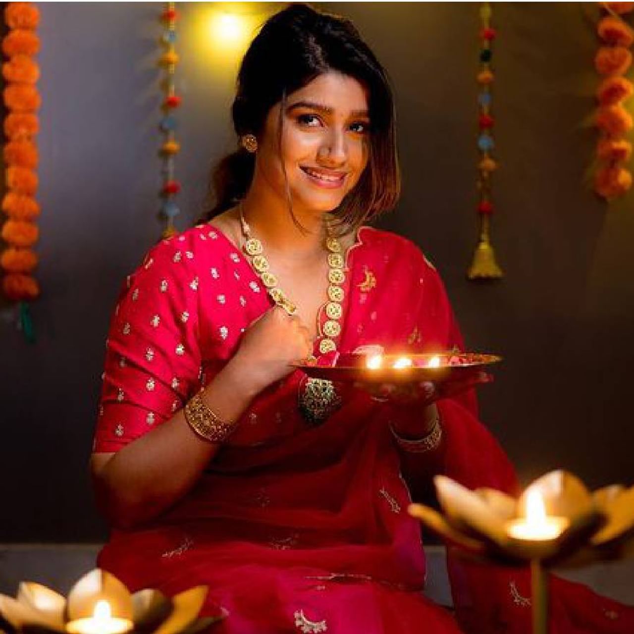 रसिका सुनील ही सोशल मीडियावर खूप सक्रिय असते. ती सतत तिचे फोटो चाहत्यांसाठी इन्स्टाग्रामवर शेअर करत असते. 