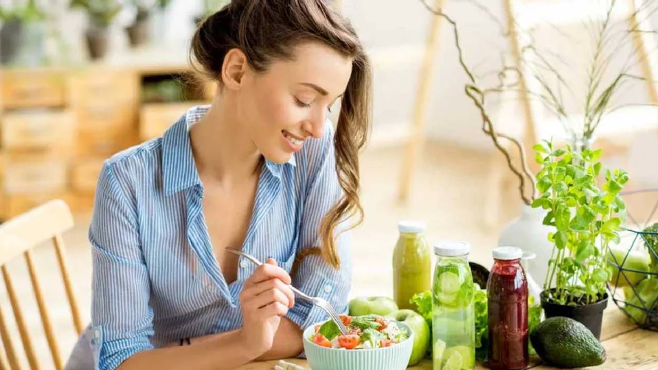 Detox: सणांच्या दिवसात जास्त झालं खाणं ? असे करा शरीराचे डिटॉक्स