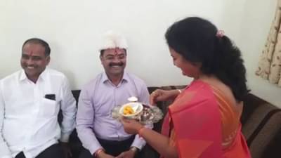 शिंदे गटाच्या या आमदाराची ठाकरे गटात असलेल्या बहिणीकडे जाऊन भाऊबीज साजरी