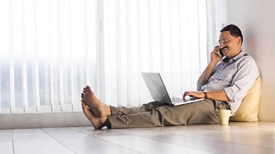 WFH : ऑफिस कशाला, घरुनच करा काम, IT कंपन्या अखेर का नरमल्या..