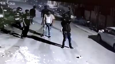 भाजपच्या संपर्क कार्यालयाबाहेर फटाके फोडत हुल्लडबाजी करणारे कोण ? पोलिसांचं टेन्शन वाढलं...