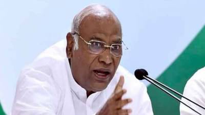 राहुल गांधींचं व्हिजन, सोनिया गांधींची ब्लूप्रिंट; खर्गेंचं मिशन ठरलं...