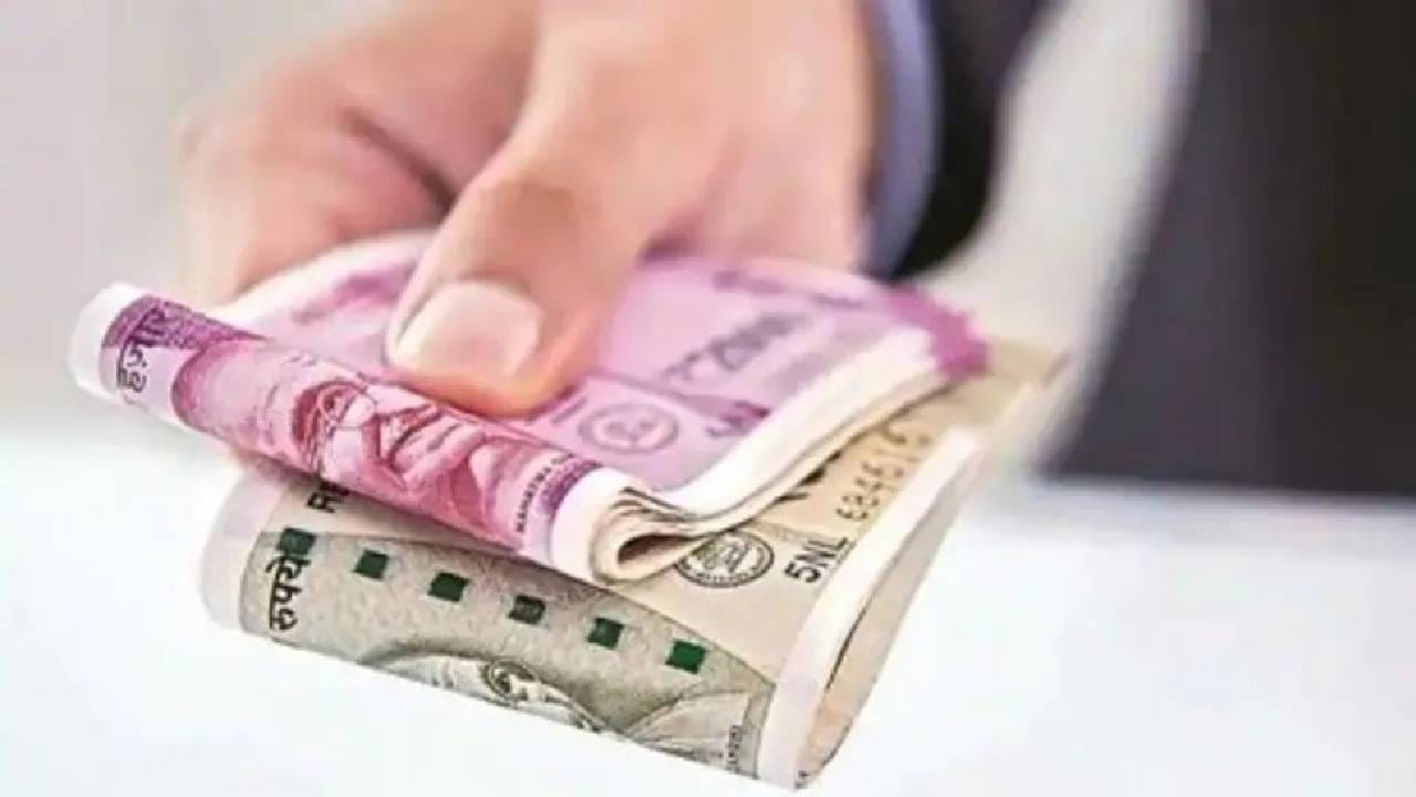 सरकारी कर्मचाऱ्यांनो सावधान; या छोट्या चुकीमुळे तुमची बंद होऊ शकते, पेन्शन आणि ... सरकारी कर्मचाऱ्यांनो सावधान; या छोट्या चुकीमुळे तुमची बंद होऊ शकते, पेन्शन आणि ...