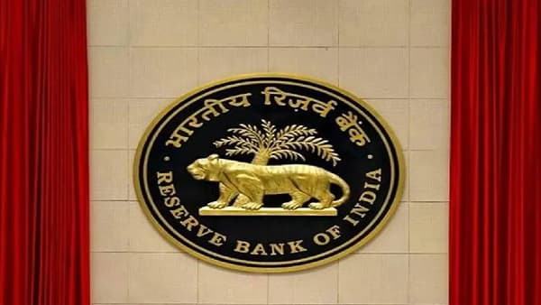 Loan : कर्ज पुन्हा महागणार? RBI च्या बैठकीकडे आता बँकांसह ग्राहकांचेही लक्ष..