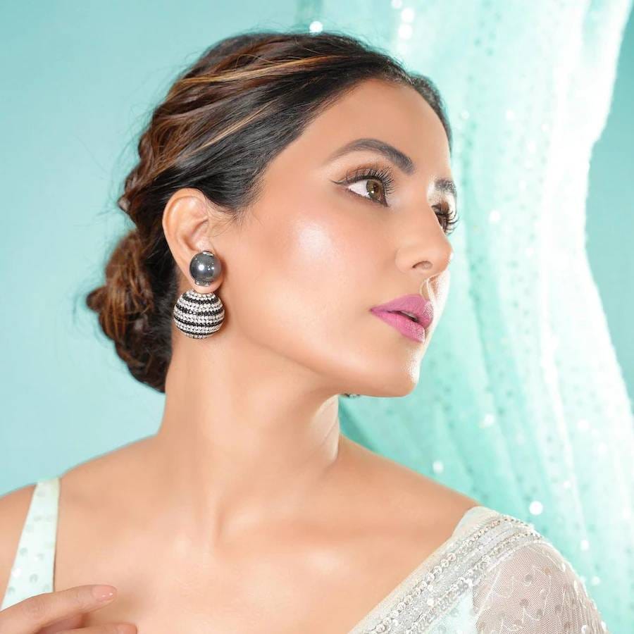 हिनाने फक्त मालिकांमध्येच नाही तर चित्रपटांमध्ये देखील काम केले आहे. हिनाचा चाहता वर्ग देखील मोठा आहे. हिना आपल्या चाहत्यांसाठी कायमच फोटो आणि व्हिडीओ शेअर करते. 