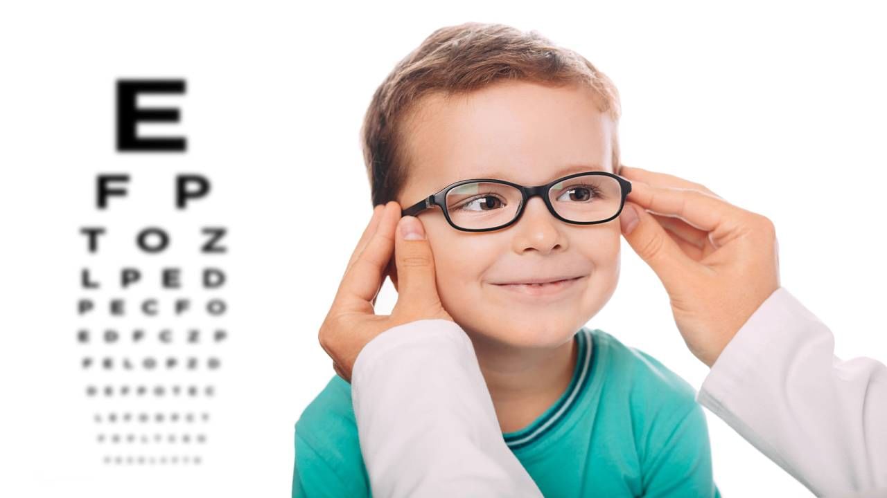 Kids Health : मुलांमध्ये वाढत आहे डोळ्यांचा त्रास, पालकांनी फॉलो कराव्यात 'या टिप्स