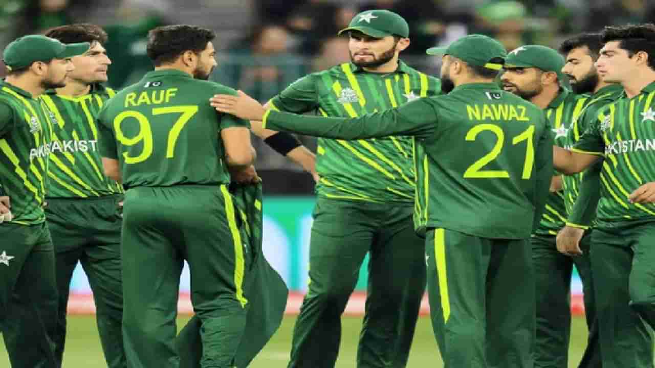 PAK vs ZIM: लज्जास्पद पराभवानंतरही पाकिस्तानची टीम सेमीफायनलमध्ये पोहोचू शकते, कसं ते जाणून घ्या....