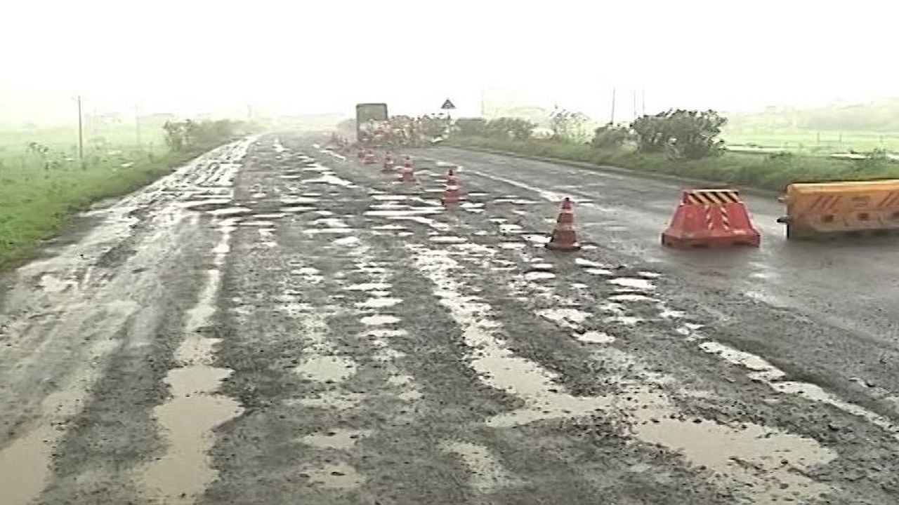 राष्ट्रवादी कॉँग्रेसच्या बड्या नेत्याला खड्ड्यामुळे कोणता त्रास सुरू झाला, स्वतःच सांगितलं