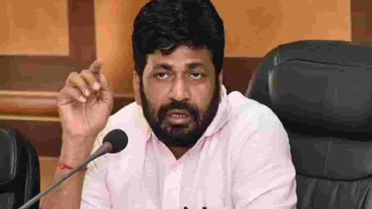 अपघात अन् राजकारण; बच्चू कडू उद्विग्न प्रतिक्रिया, म्हणाले...