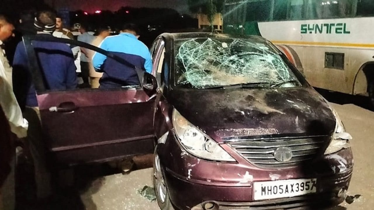 सहकाऱ्याच्या अंत्यविधीला गेले.. अमरधामच्या बाहेर पडताच घडली गंभीर घटना... सहकाऱ्याच्या अंत्यविधीला गेले.. अमरधामच्या बाहेर पडताच घडली गंभीर घटना...