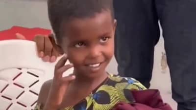 बऱ्याच वर्षानंतर या मुलीला ऐकू आलं, व्हिडीओ भावुक करणारा