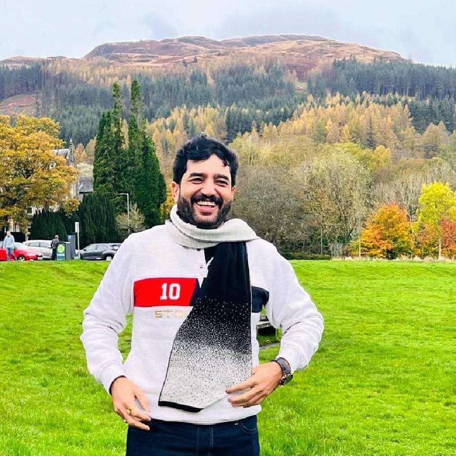 'हिरवे हिरवे गार गालिचे, हरीत तृणांच्या मखमालीचे' बालकवींच्या ओळींची आठवण करुन देणारी स्कॉटलंडच्या अद्भुत निसर्गाची ही दृश्यं शब्दशः थक्क करतात, असं म्हणत त्यांनी आणखी काही फोटो शेअर केलेत.