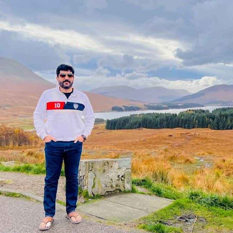 मुरलीधर मोहोळ सध्या स्कॉटलंडमध्ये आहेत. तिथल्या ऐतिहासिक आणि पर्यटन स्थळांना ते भेटी देत आहेत. त्याचे फोटो ते आपल्या सोशल मीडियावर शेअर करत आहेत.