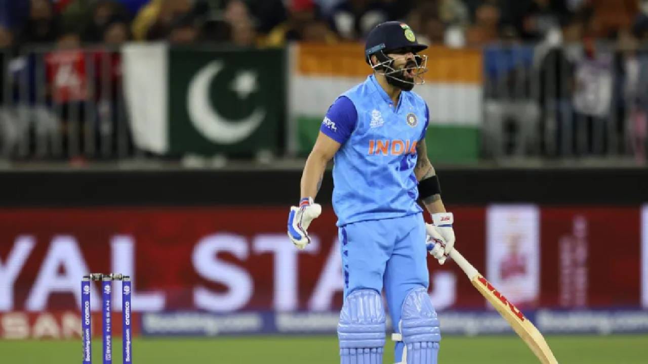 IND vs SA T20 WC: पर्थच्या विकेटवर शॉर्ट पीच चेंडूंनी खेळ बिघडवला, टीम इंडिया हरली IND vs SA T20 WC: पर्थच्या विकेटवर शॉर्ट पीच चेंडूंनी खेळ बिघडवला, टीम इंडिया हरली