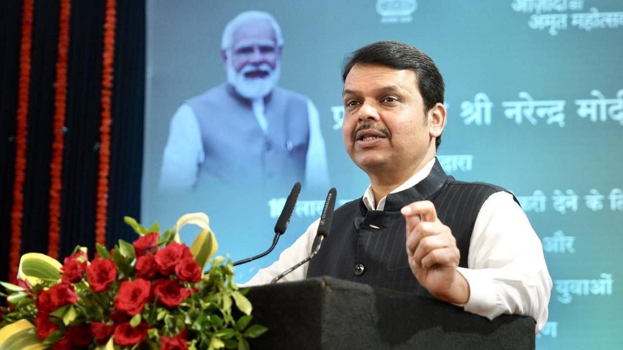 विरोधीपक्षात असतानाही फॉलोअप घेतला, पण..., फडणवीसांनी टाटा एअरबस प्रकल्प गुजरातला जाण्यामागचं कारण सांगतलं... विरोधीपक्षात असतानाही फॉलोअप घेतला, पण..., फडणवीसांनी टाटा एअरबस प्रकल्प गुजरातला जाण्यामागचं कारण सांगतलं...