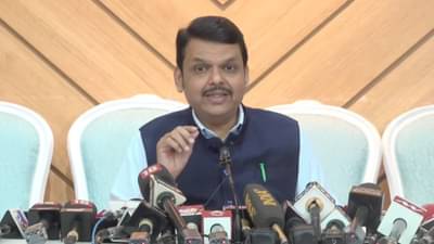 प्रकल्प बाहेर गेले असे आरोप करणाऱ्यांना उपमुख्यमंत्री देवेंद्र फडणवीस यांनी आता अशी यादी दाखवलेय की....