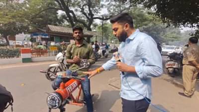 एकदाच चार्ज करा अन् 150 किमी बाईक पळवा, 16 वर्षाच्या पठ्ठ्याची जगात भारी कामगिरी