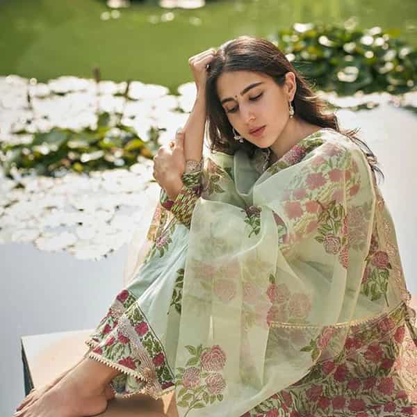 सारा अली खान गेल्या काही दिवसांपासून चर्चेत आहे. सारा आणि शुभमन गिल यांचा एक व्हिडीओ काही दिवसांपूर्वी व्हायरल झाला होता.
